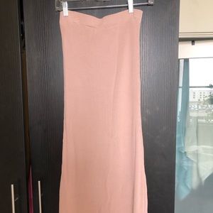 Long blush knit skirt with elastic waistband